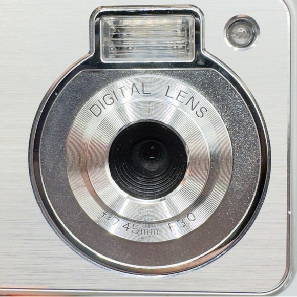 Digital Concepts Silver Digital Camera Non-Working Corroded Battery with SD Card - Picture 8 of 9